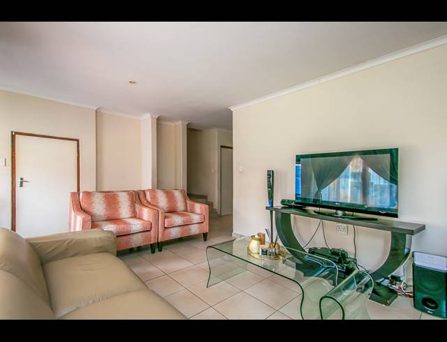 3 BEDROOM TOWNHOUSE RENTED IN RADIOKOP